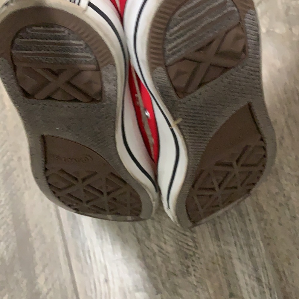 Red Converse - Picture 4 of 5